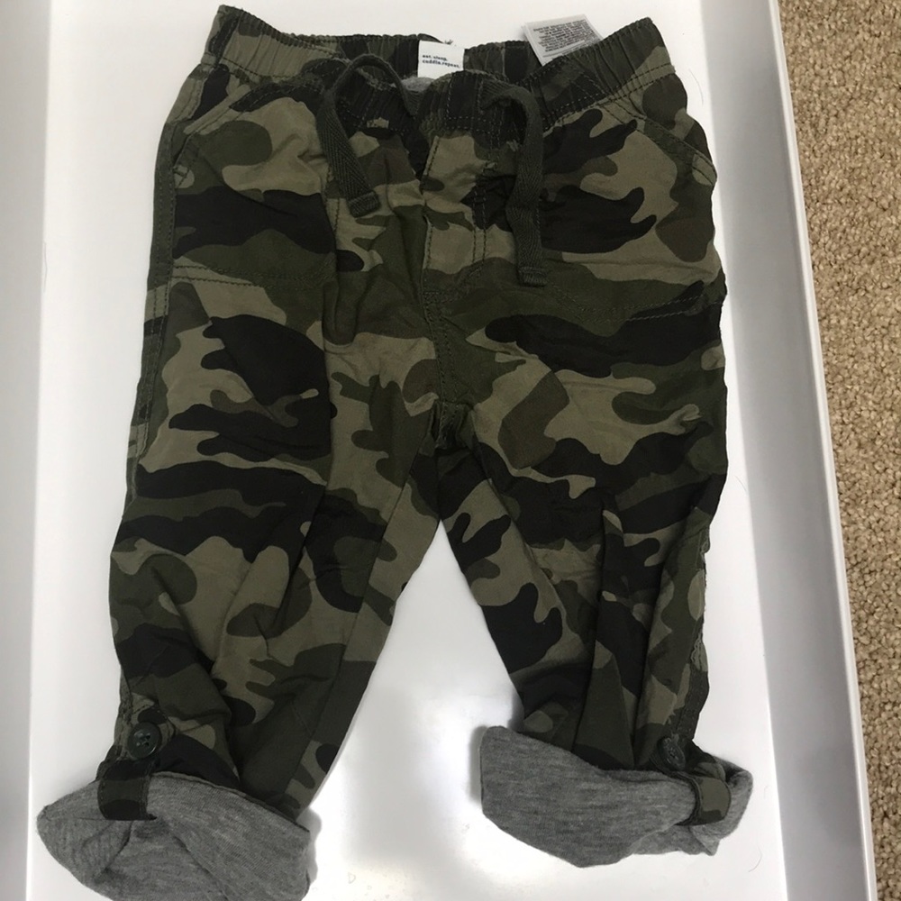 Old Navy camouflage cargo pants (18-24M)